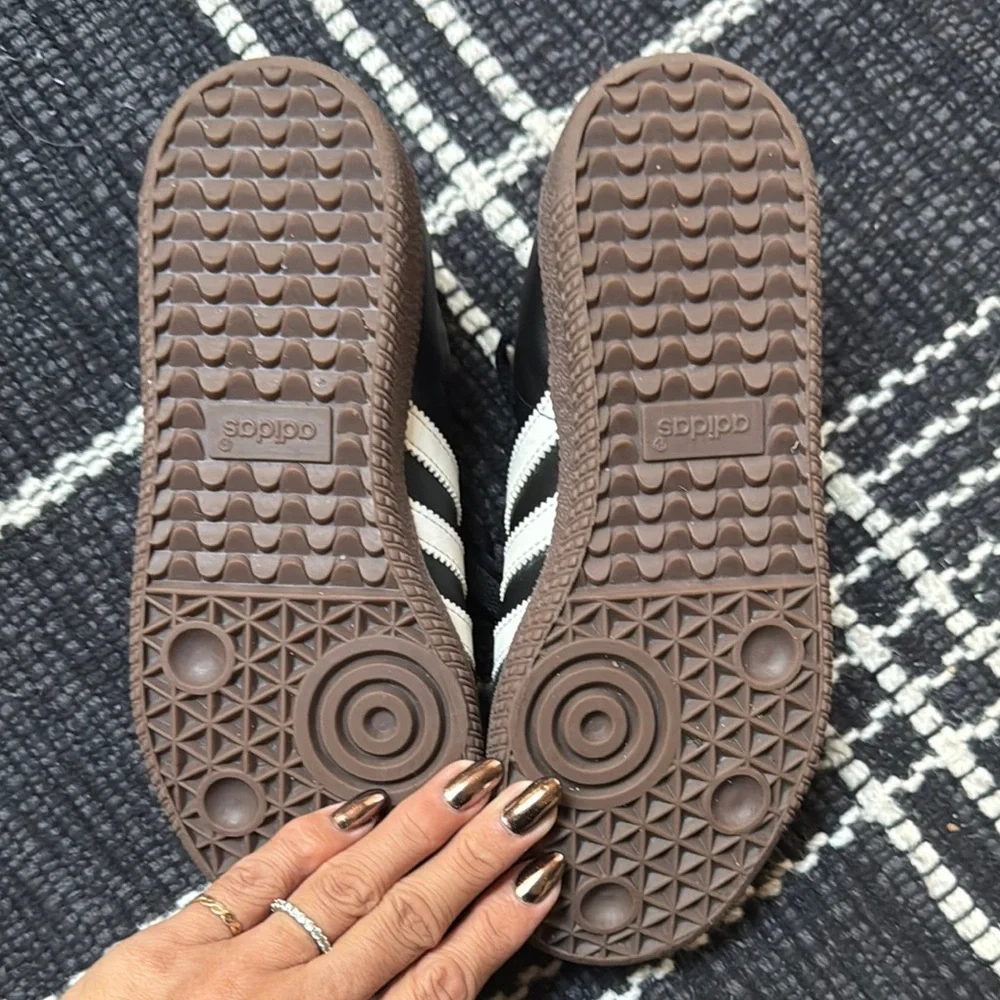 Adidas Sambas GS 4.5 (women’s 6) - Picture 4 of 4